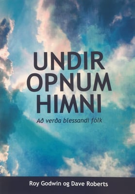 Undir opnum himni