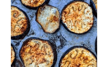 Ofnbakað eggaldin með osti og tómötum