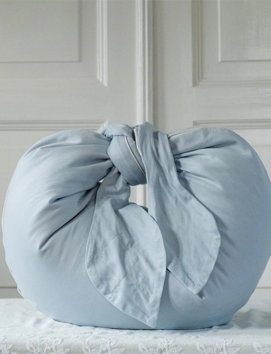 Moon nursing pillow sateen – Baby blue
