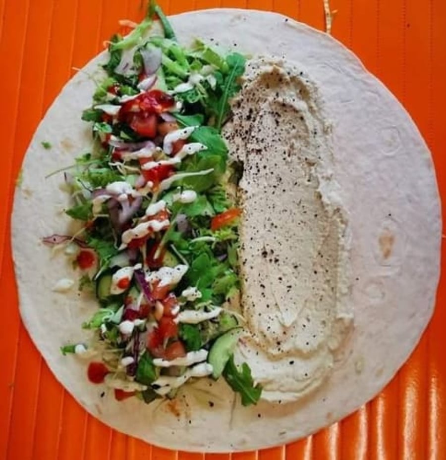 9. Hummus vefja