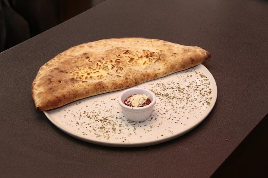 12 - Calzone