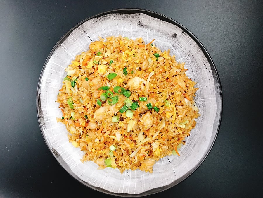17. Pönnusteikt hrísgrjón með eggjum og kjúklingi