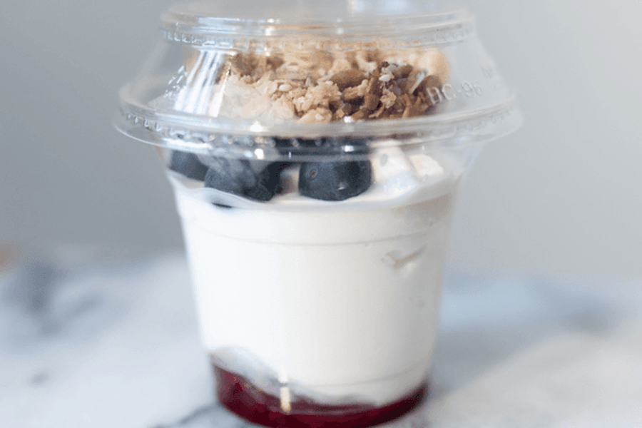 Skyr með heimagerða sultu og granóla
