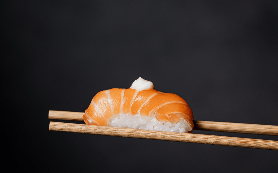 10 stk lax nigiri með hvítlauk