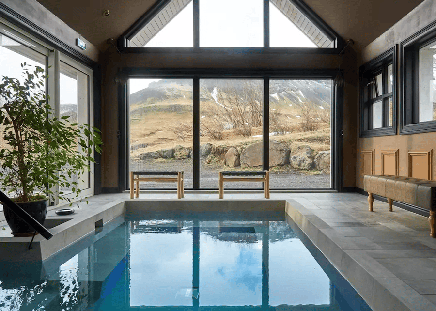 Gisting í svítu, 90 mínútna nudd og aðgangur að spa fyrir tvo auk gönguferðar með leiðsögn frá Skálakot Manor Hotel
