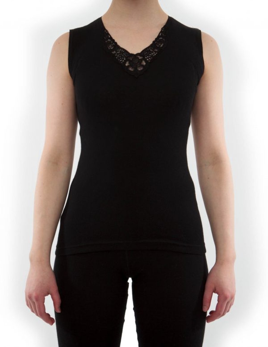 Sleeveless undershirt with lace