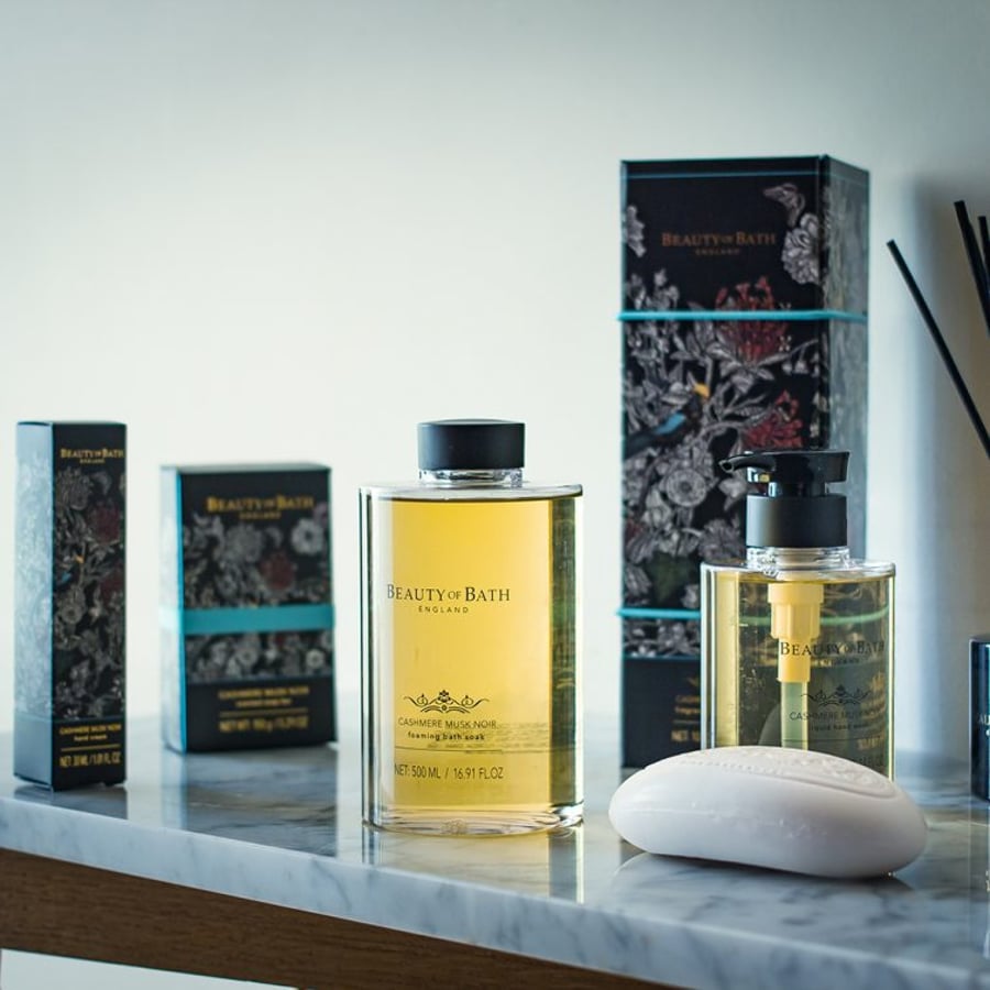 Beauty of Bath Cashmere Musk Noir Freyðandi Bath Soak