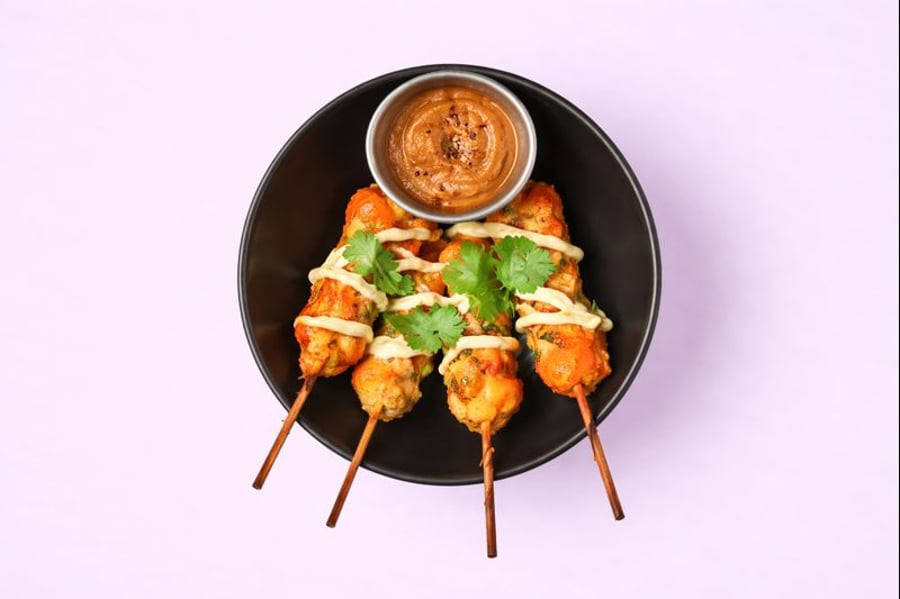 Grilluð kjúklinga­spjót m. satay sósu & japónsku mayo