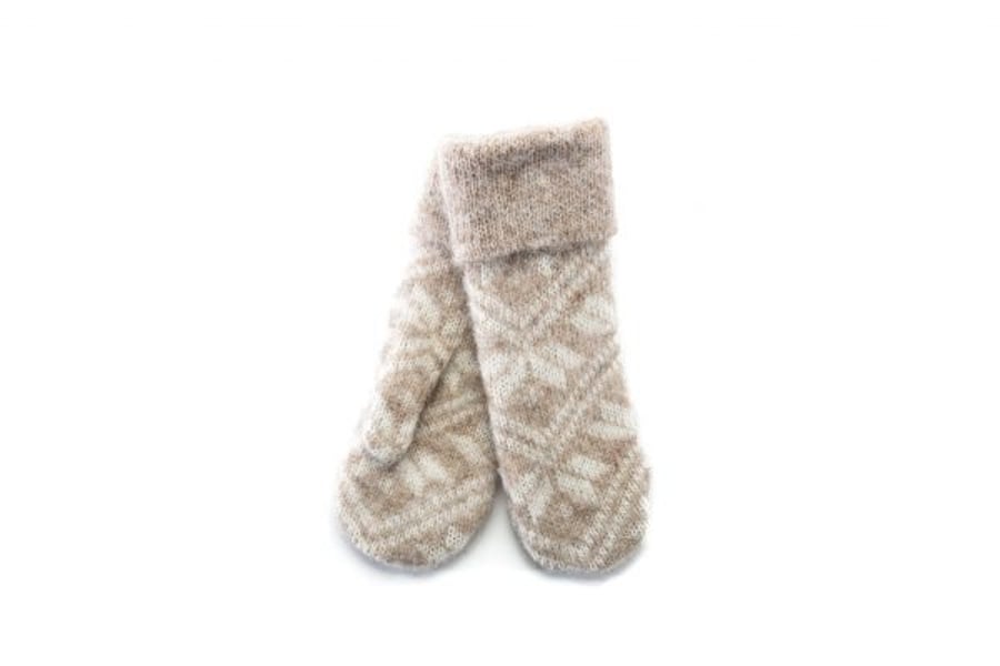 Wool mittens – Leaf pattern