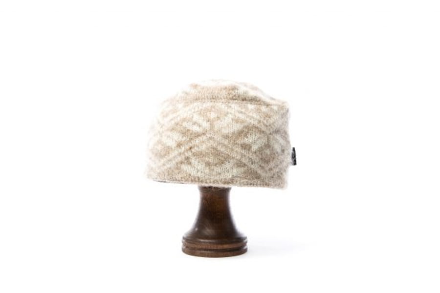 Wool hats – Leaf pattern