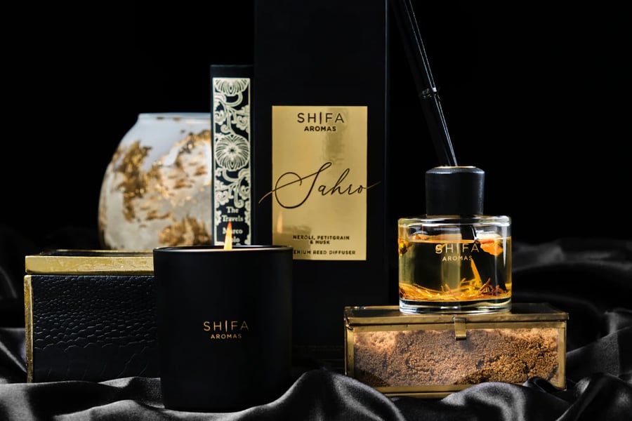 Shifa Aromas Silk Route Collection Sahro ilmkerti í svörtu glasi 30 cl