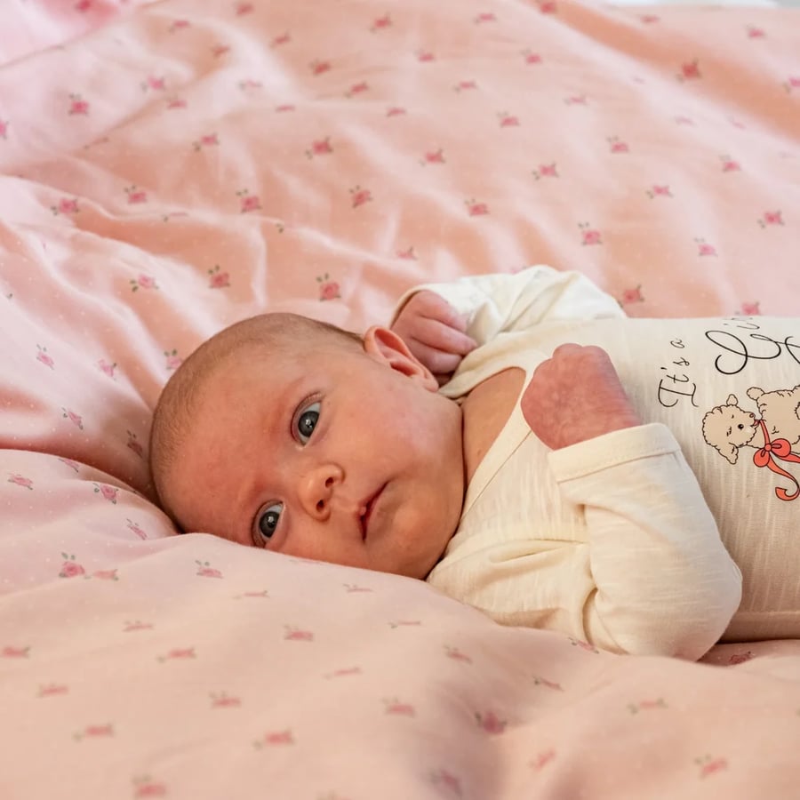 Levi baby sængurföt – Tiny roses