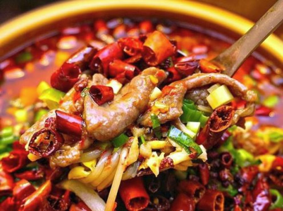 Sliced beef in chili oil