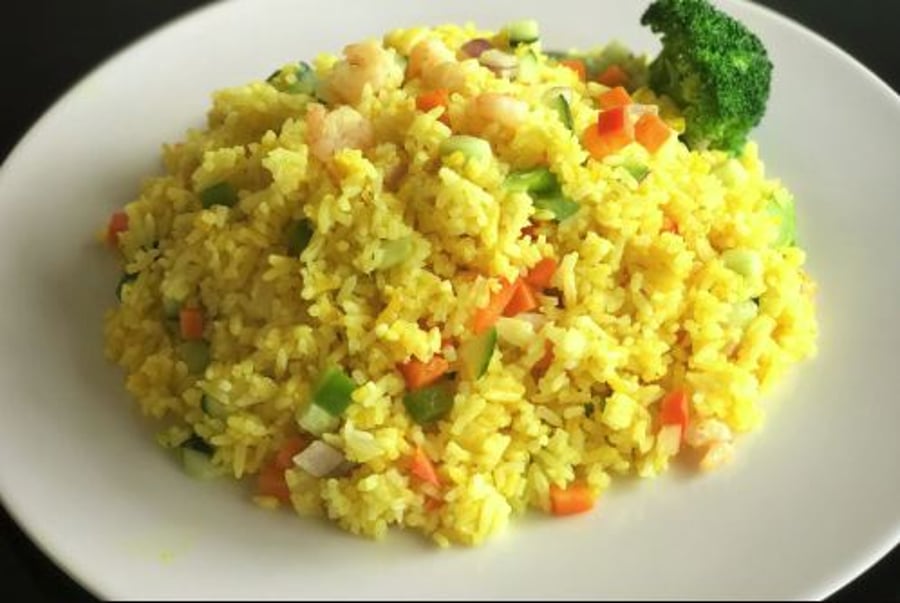 Fried rice with chicken or seafood