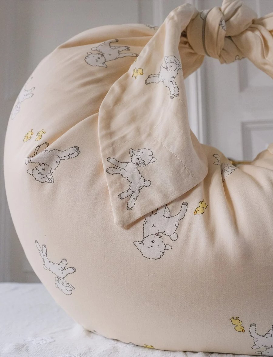 Moon nursing pillow sateen – Tiny friends