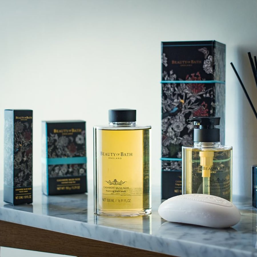 Beauty of Bath Cashmere Musk Noir Freyðandi Bath Soak