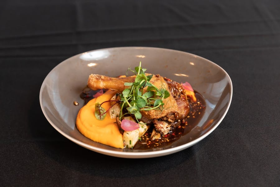Confit eldað andalæri