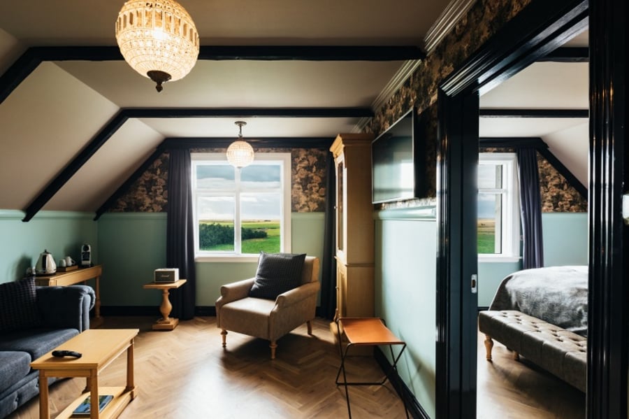 Gisting fyrir tvo í grand herbergi ásamt aðgangi í spa í Skálakoti, Manor Hotel