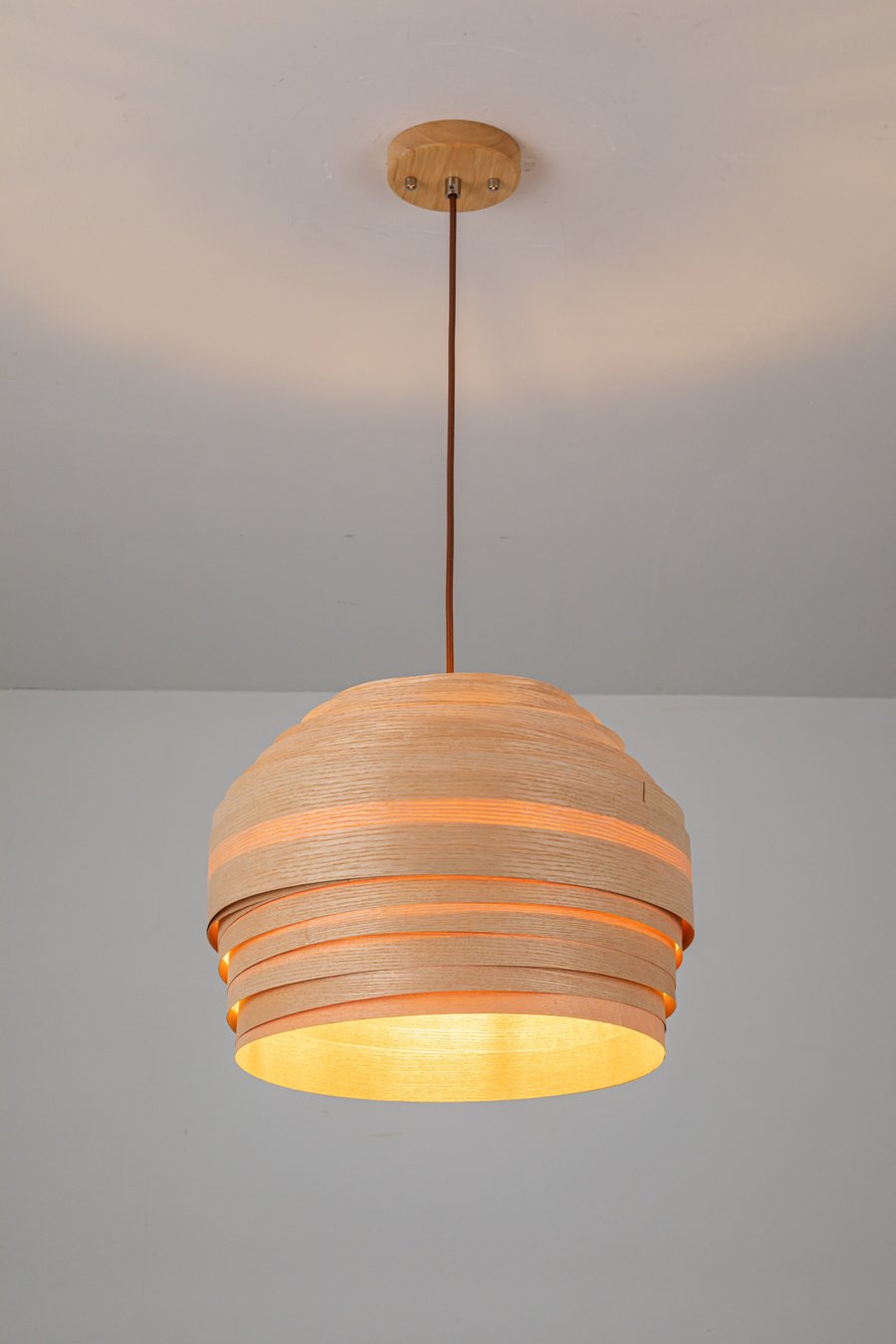 Saturn hangandi ljós
