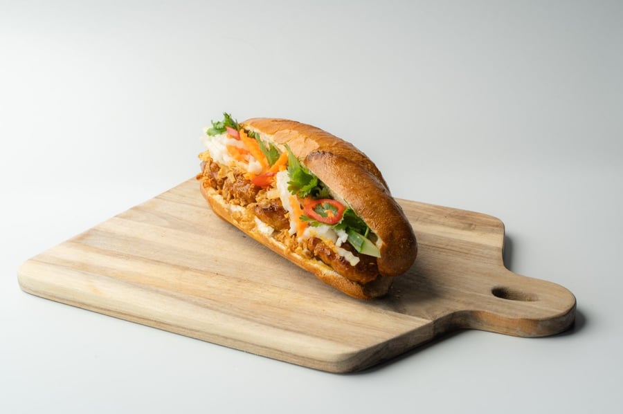 V4. Bánh Mì — grillaðar kjötbollur