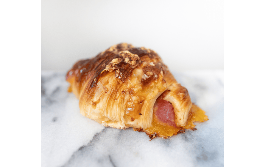 Skinku og osta croissant