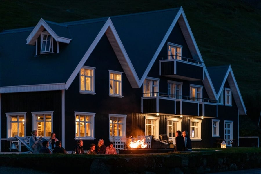 Gisting fyrir tvo í grand herbergi ásamt aðgangi í spa í Skálakoti, Manor Hotel