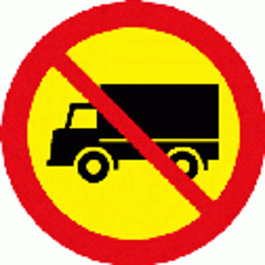 Akstur vörubifreiða bannaður